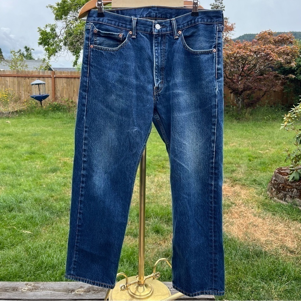 LEVI’S ~ Men’s 505 Jeans Medium Wash - Picture 2 of 8